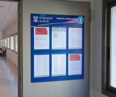 Kundenspezifische PosterFix® Informationspunkt- Universidad de Alcalá